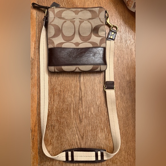 🤎 Coach Signature Swingpack Crossbody – Brown Monogram with Stripe - Picture 2 of 10